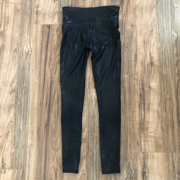 🦊 Petite SPANX Faux Leather Leggings - Picture 7 of 10